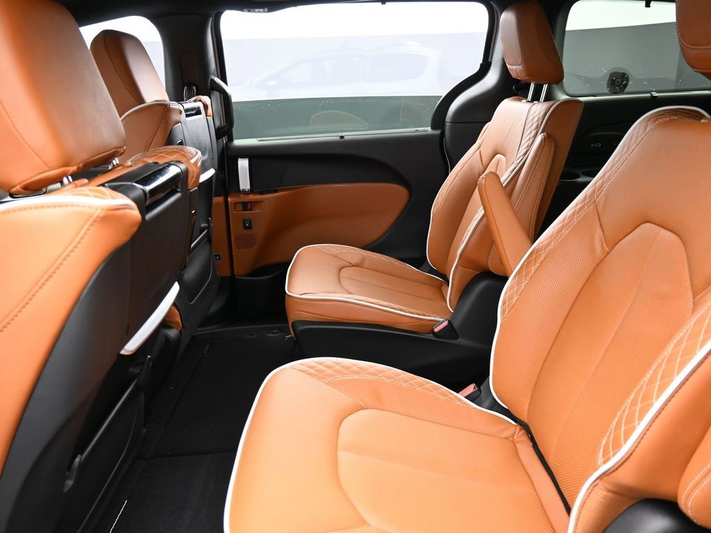 New 2026 Chrysler Pacifica Pinnacle image 13