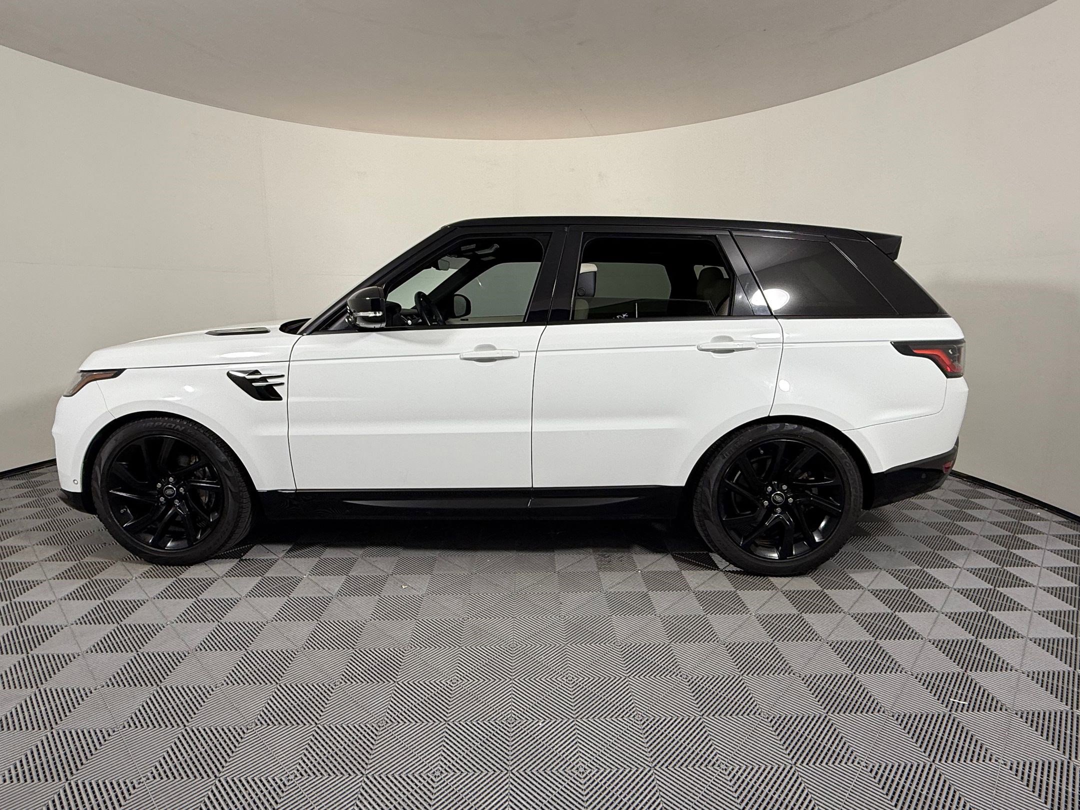 Used 2019 Land Rover Range Rover Sport HSE image 2