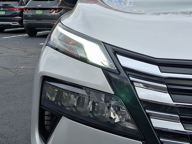 Used 2024 Nissan Rogue SV image 11