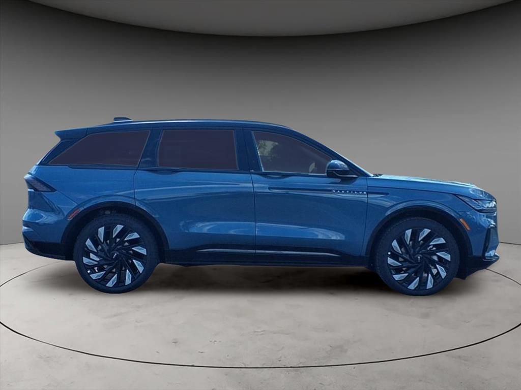 New 2025 Lincoln Nautilus Reserve w/ Jet Appearance Package AWD/4WD image 9