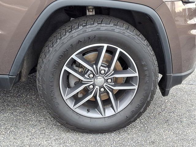 Certified 2018 Jeep Grand Cherokee Laredo image 11