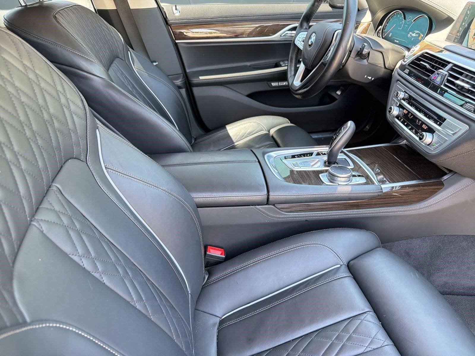 Used 2017 BMW 750i xDrive image 31