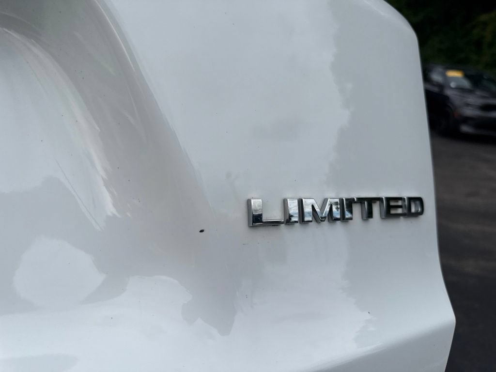 Used 2019 Jeep Cherokee Limited AWD/4WD image 16
