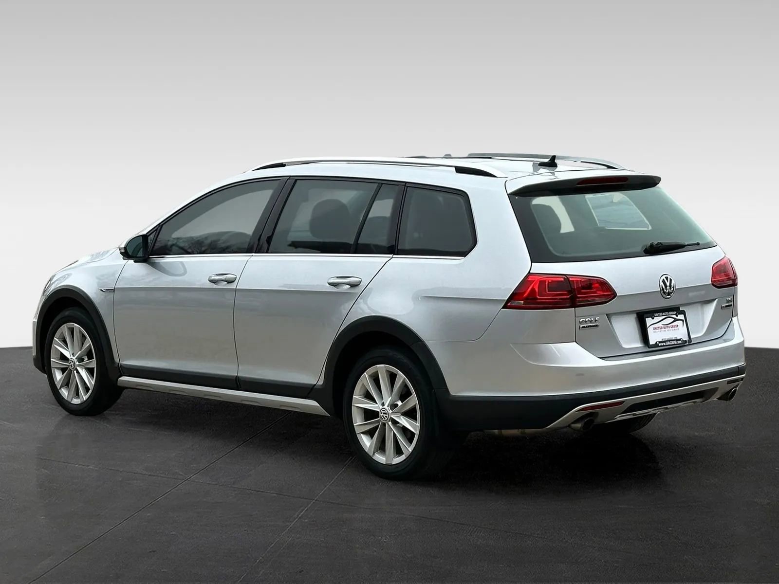 Used 2017 Volkswagen Golf Alltrack SE image 5