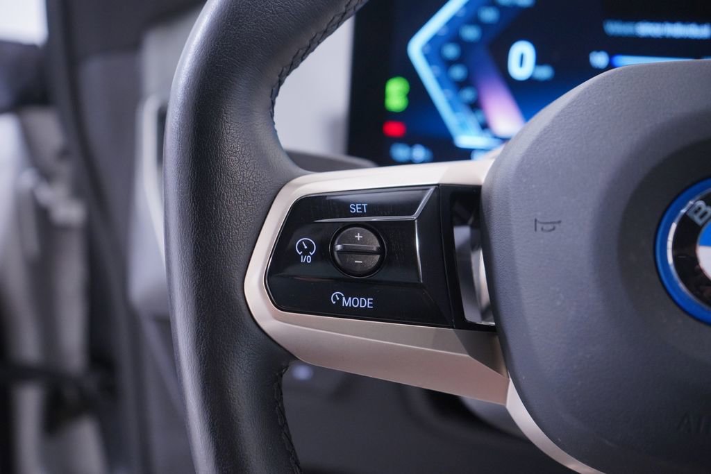 Used 2023 BMW iX xDrive50 image 18