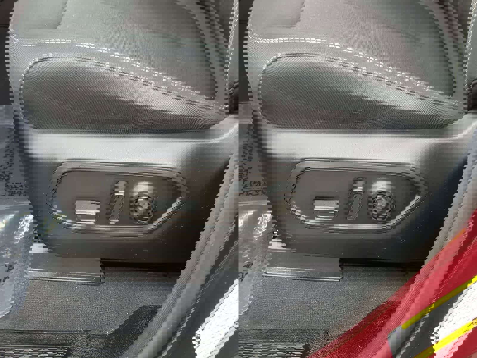 Used 2023 Jeep Grand Cherokee Laredo image 17