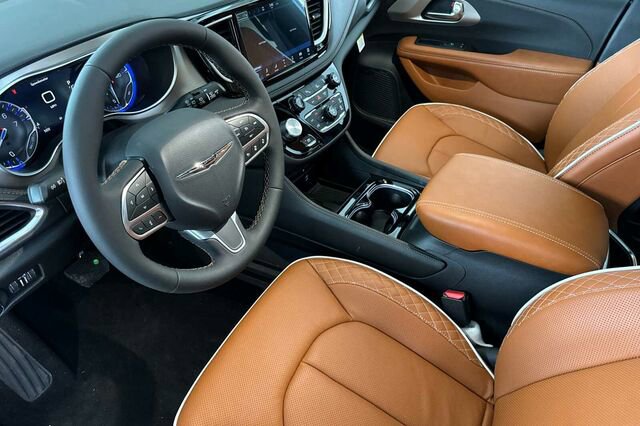 New 2026 Chrysler Pacifica Pinnacle image 7