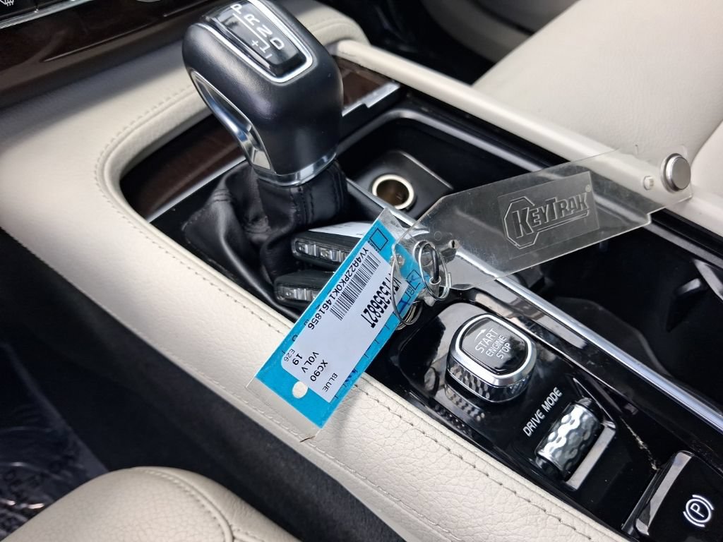Used 2019 Volvo XC90 T6 Momentum AWD/4WD image 24