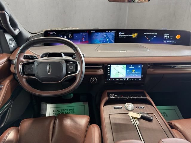 Used 2025 Lincoln Navigator L Reserve AWD/4WD image 3