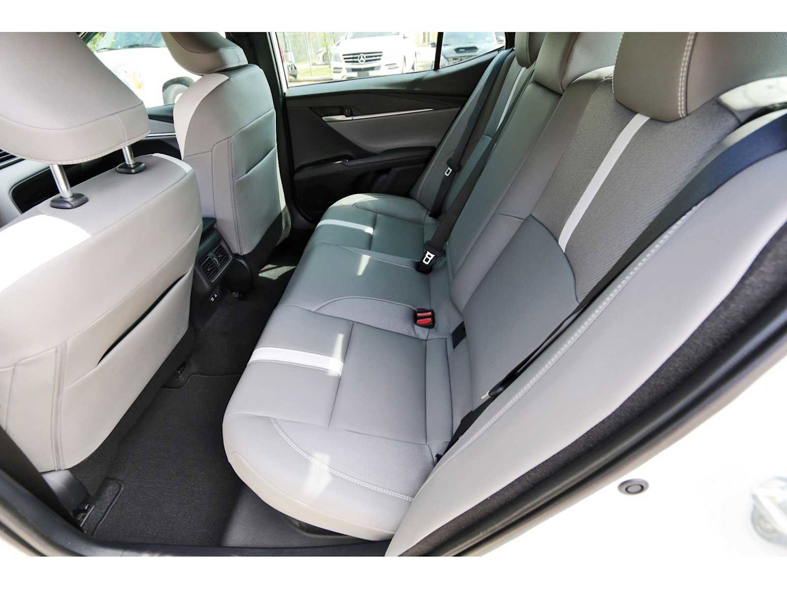 Used 2025 Toyota Camry SE w/ Convenience Package image 12