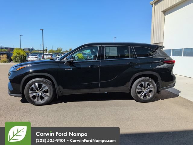 Used 2021 Toyota Highlander XLE AWD/4WD image 6