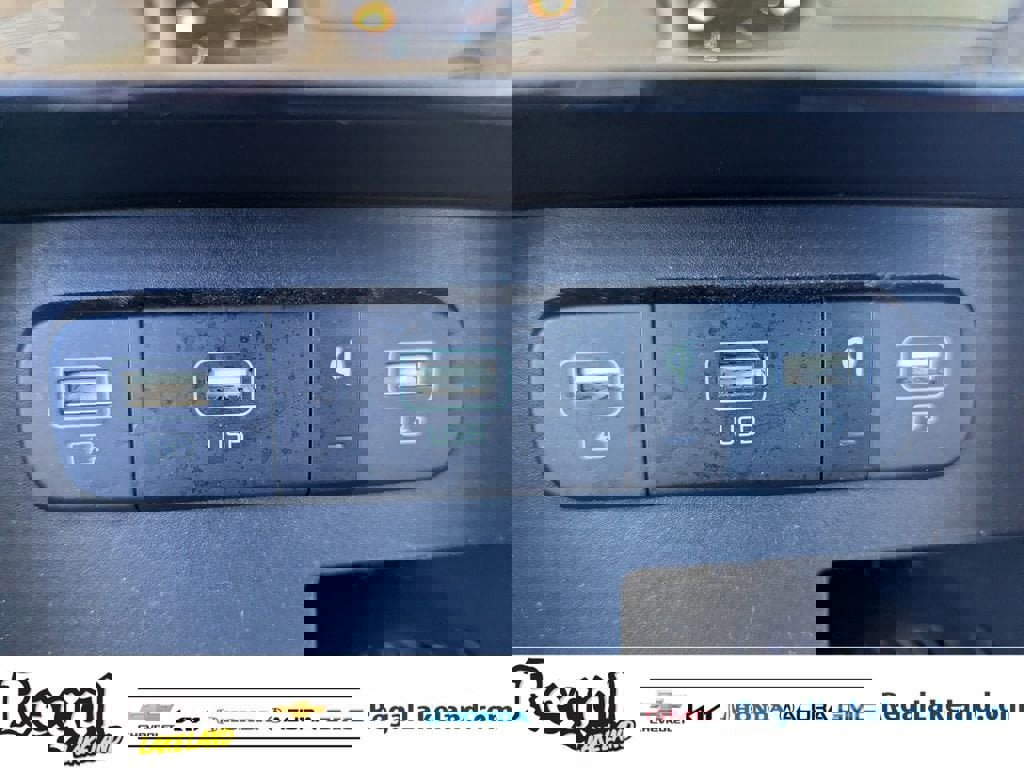 Used 2023 Kia Carnival EX image 23