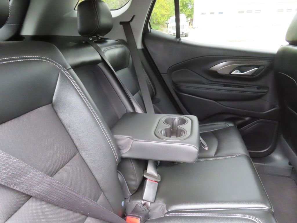 Used 2024 GMC Terrain SLT image 40
