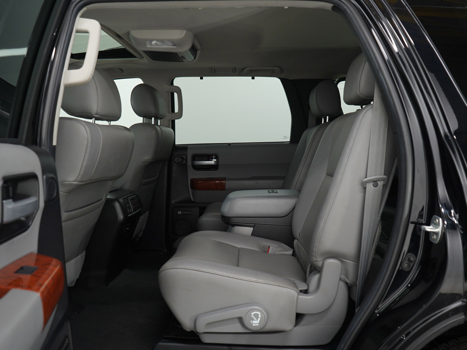 Used 2021 Toyota Sequoia Platinum image 23