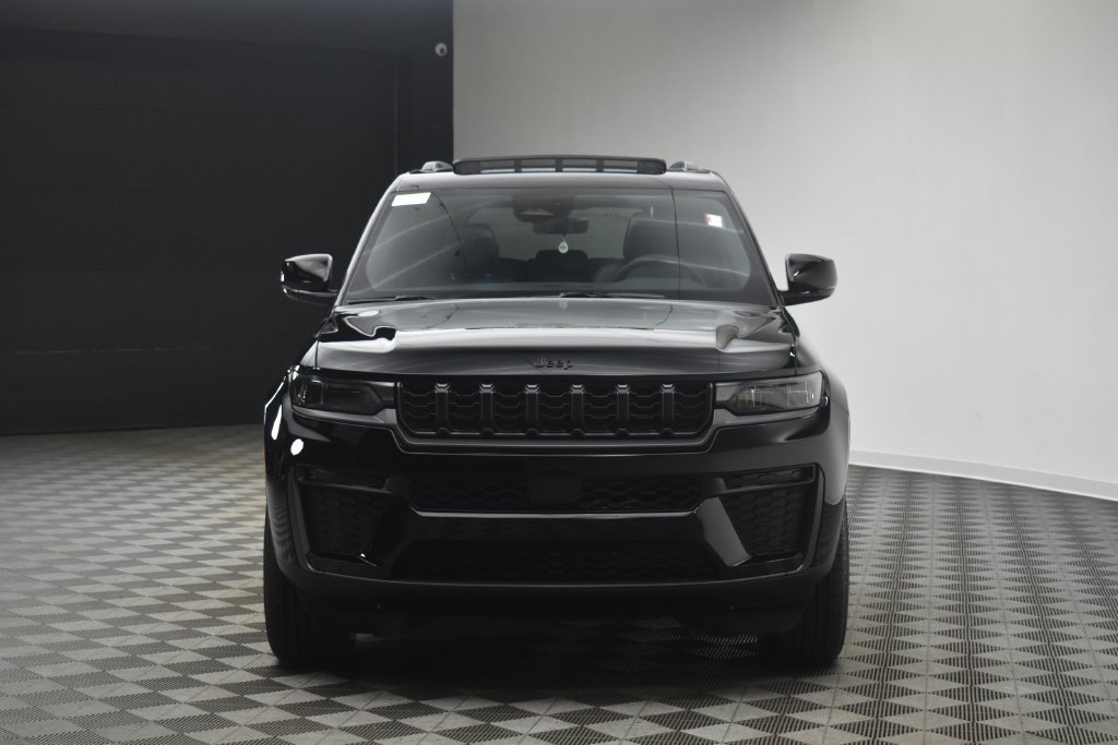 New 2027 Jeep Grand Cherokee 4WD image 2