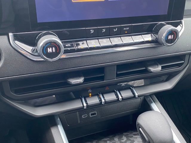 Used 2025 Chevrolet Colorado Trail Boss w/ Midnight Edition image 19