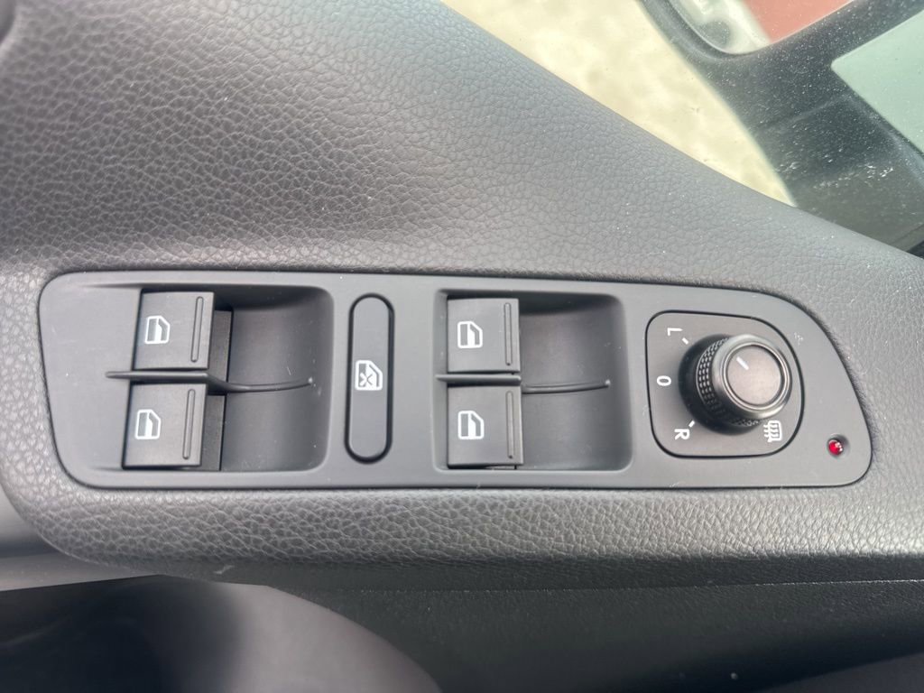 Used 2017 Volkswagen Tiguan Limited image 31