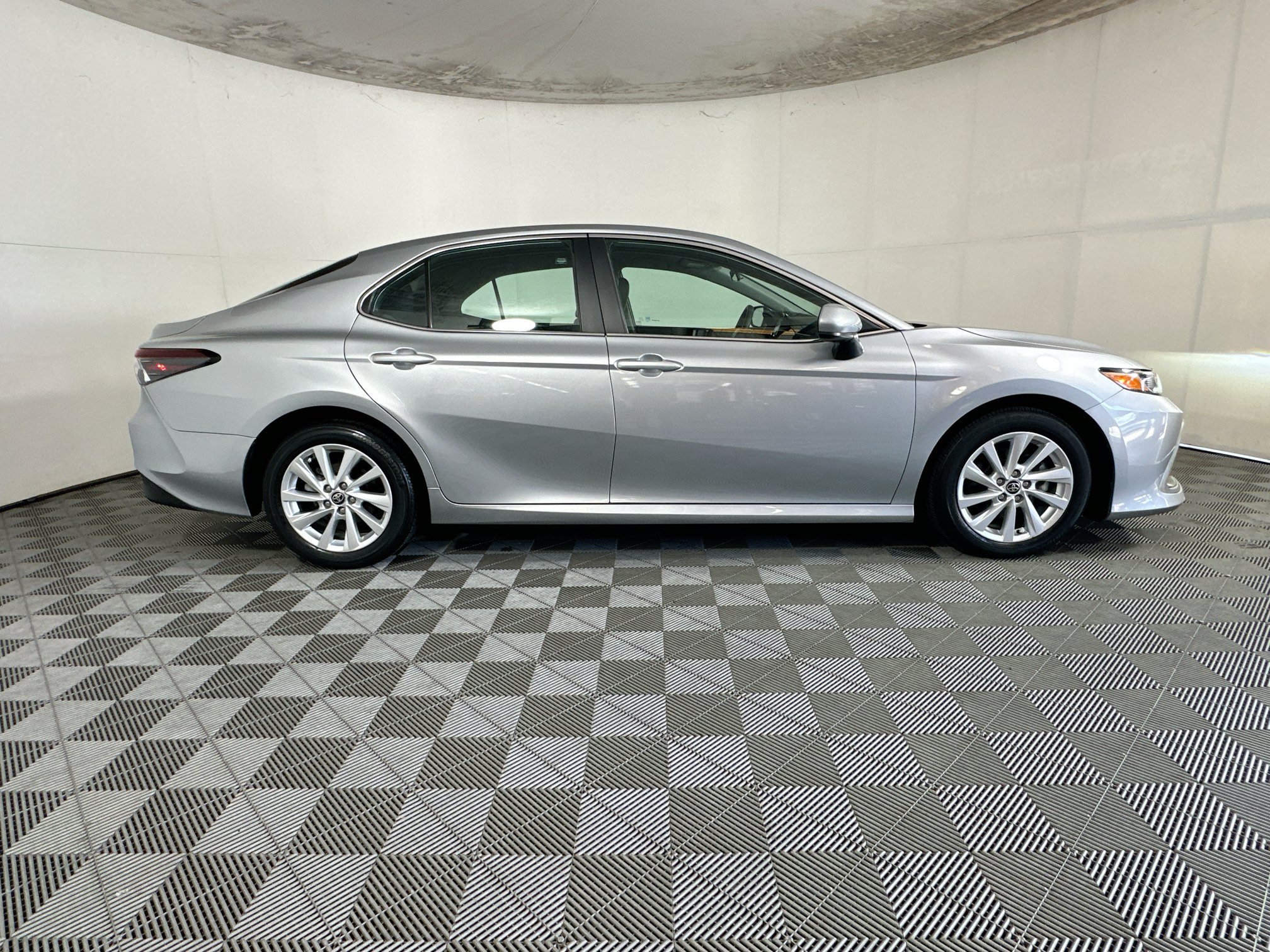 Used 2023 Toyota Camry LE FWD image 2