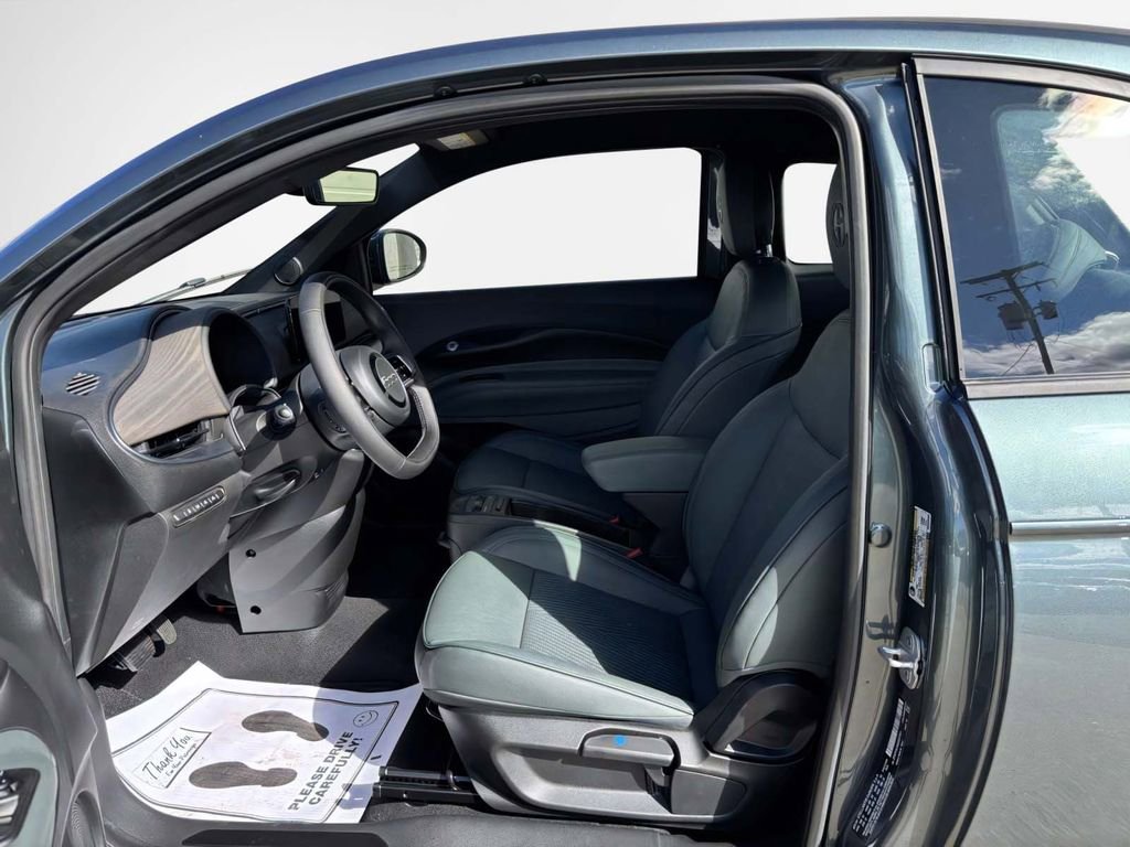 New 2025 FIAT 500 e FWD image 30