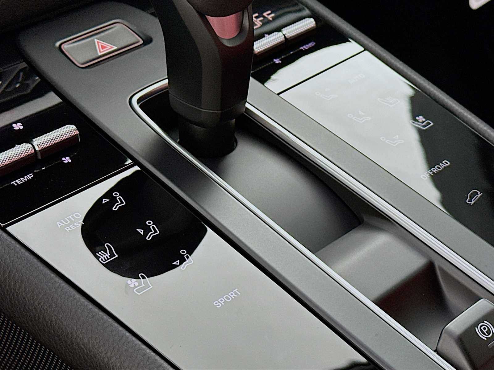 New 2026 Porsche Macan AWD/4WD image 21