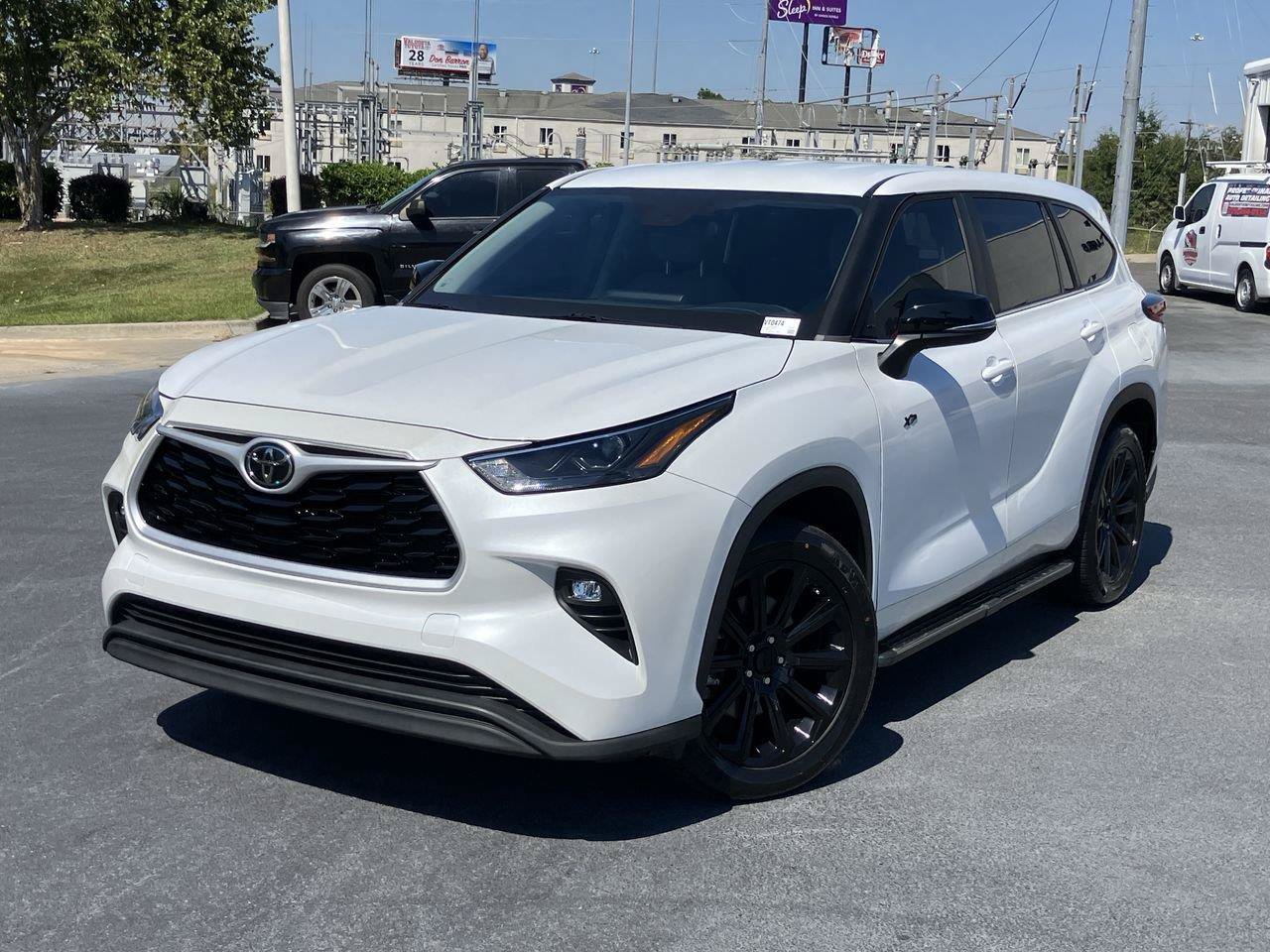 Used 2023 Toyota Highlander LE