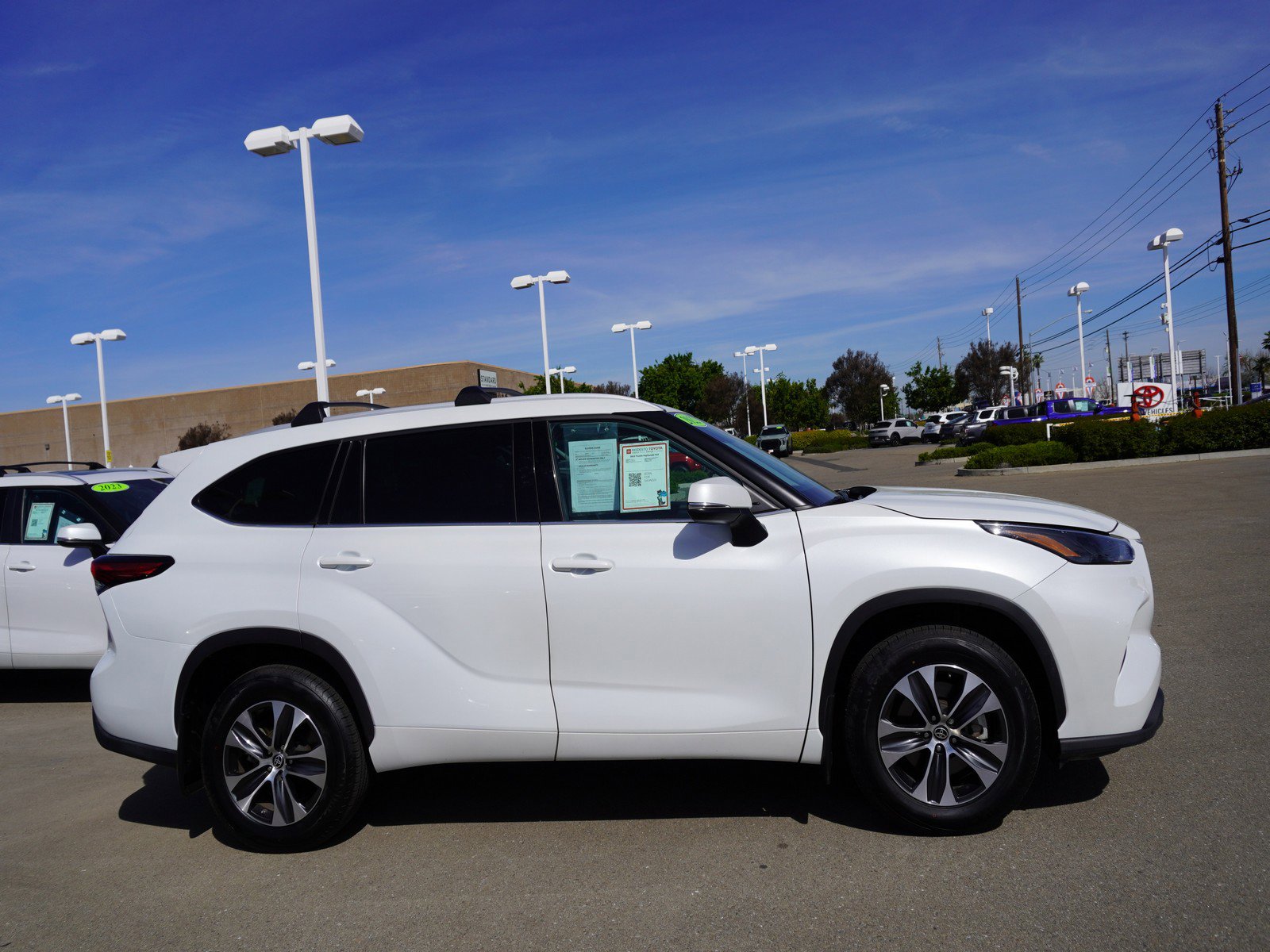 Used 2022 Toyota Highlander XLE image 4
