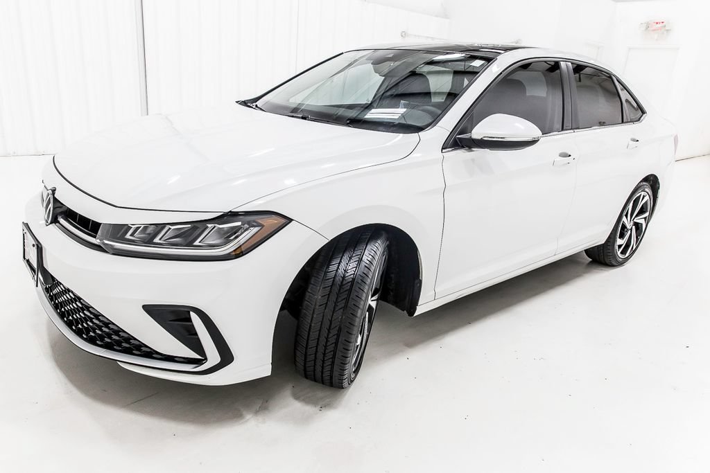 Used 2025 Volkswagen Jetta SEL FWD image 3