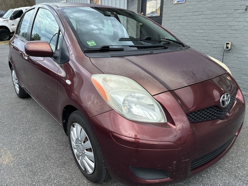 Used 2009 Toyota Yaris 4-Door Hatchback image 1