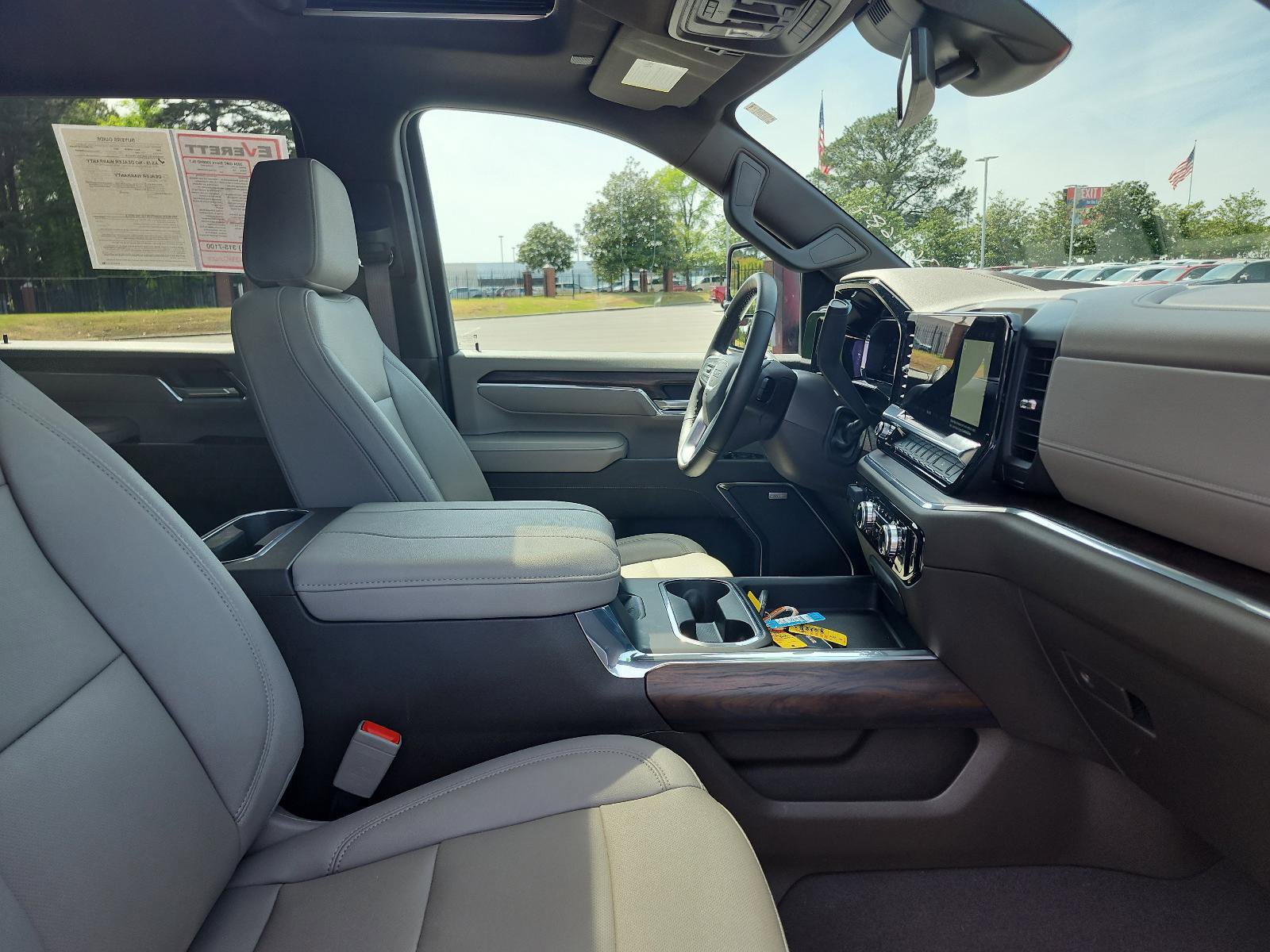 Used 2024 GMC Sierra 3500 SLT w/ SLT Convenience Package image 11