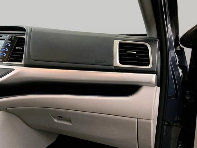 Used 2018 Toyota Highlander XLE AWD/4WD image 16