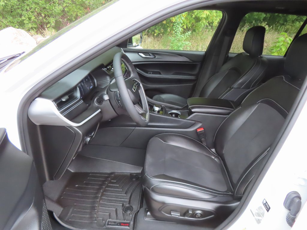 Certified 2024 Jeep Grand Cherokee Altitude image 26