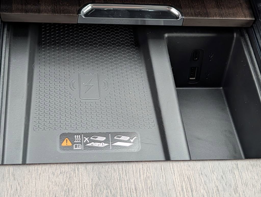 New 2026 GMC Acadia Denali Ultimate w/ LPO, Floor Liner Package AWD/4WD image 15