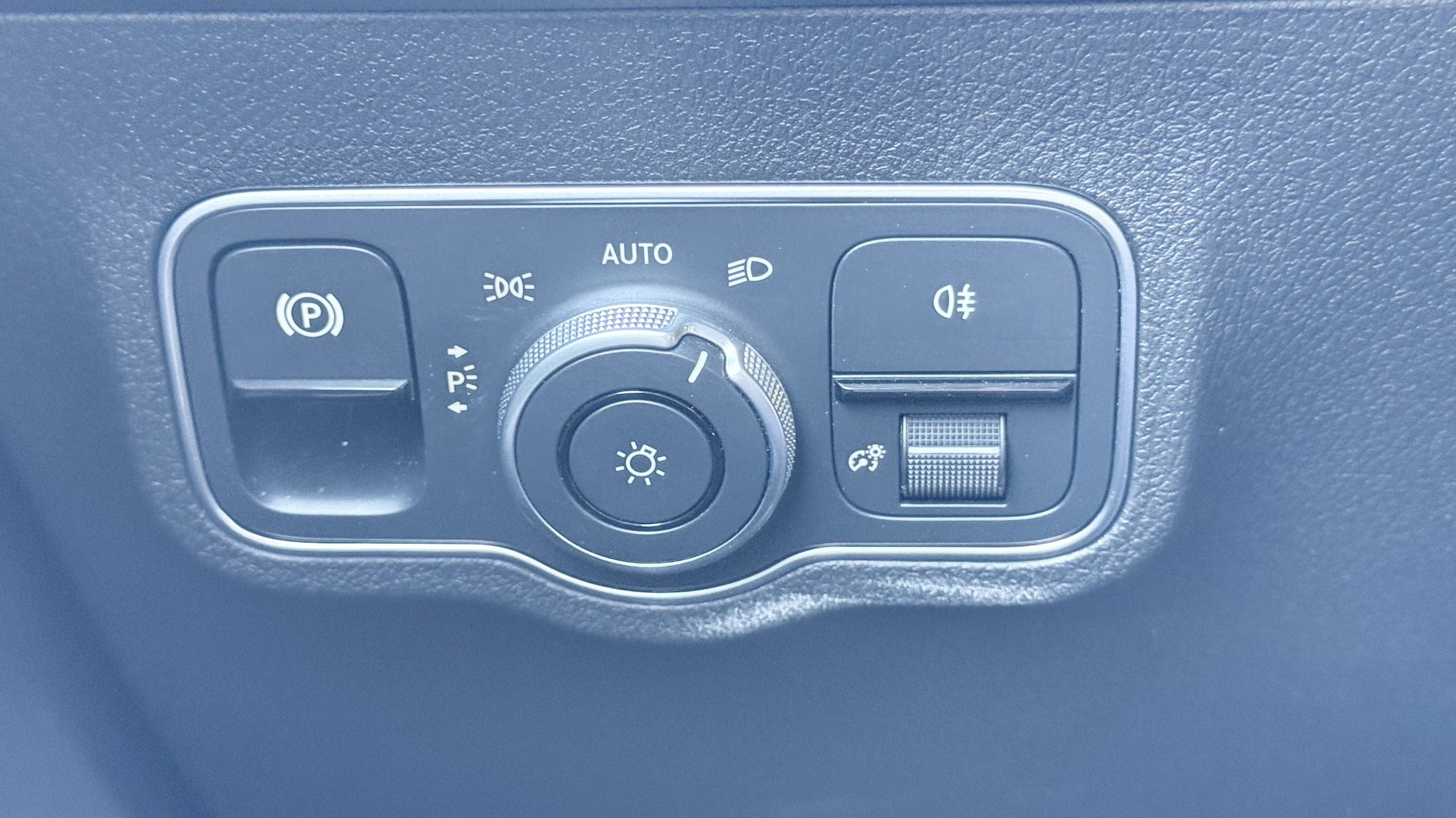 Used 2025 Mercedes-Benz EQB 250+ image 65