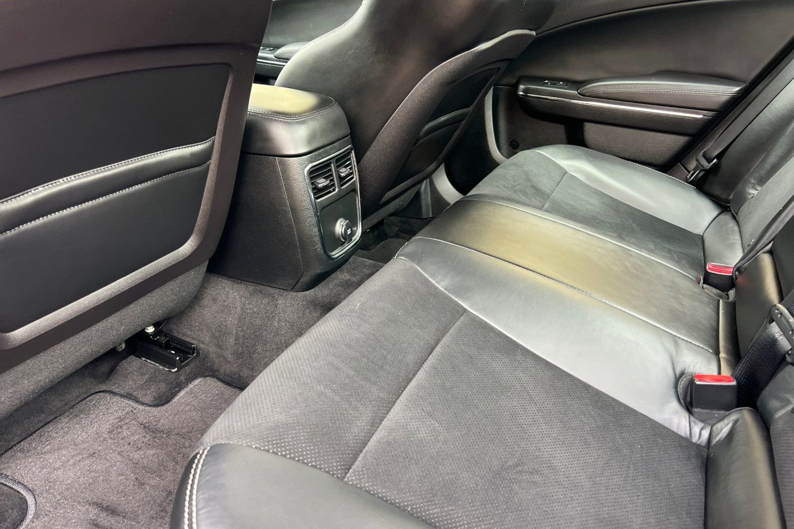 Used 2014 Dodge Charger SRT8 Super Bee w/ Satin Vapor Edition image 12