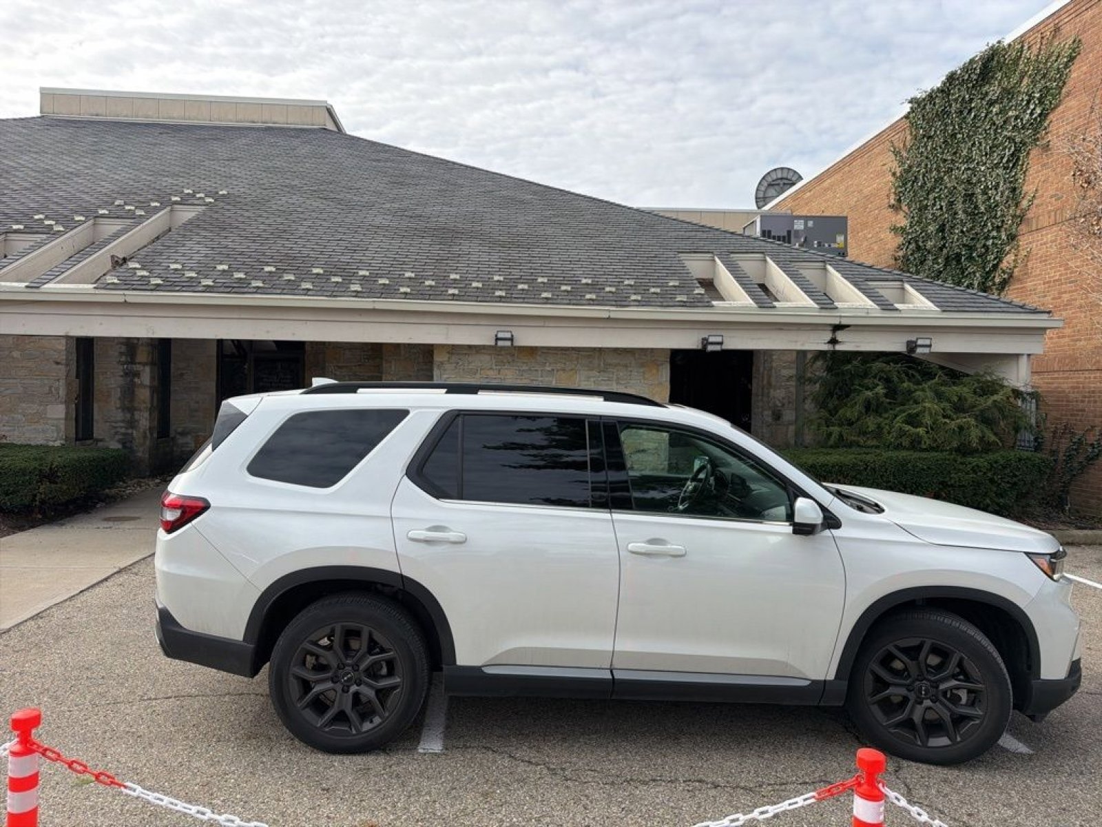 Used 2024 Honda Pilot Elite image 6