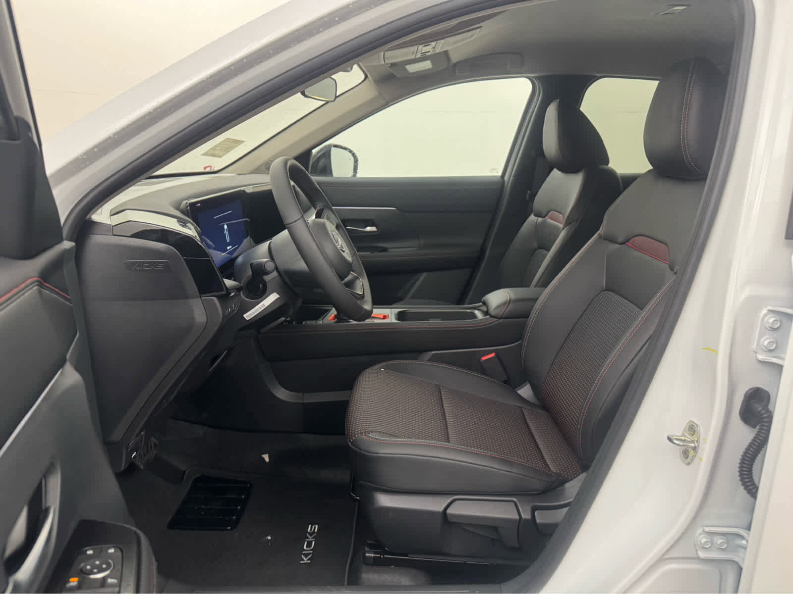 New 2026 Nissan Kicks SR image 9