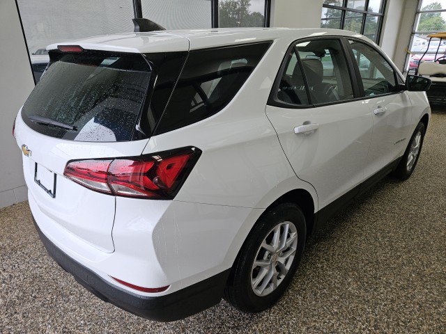 Used 2022 Chevrolet Equinox LS w/ LPO, Floor Liner Package FWD image 2