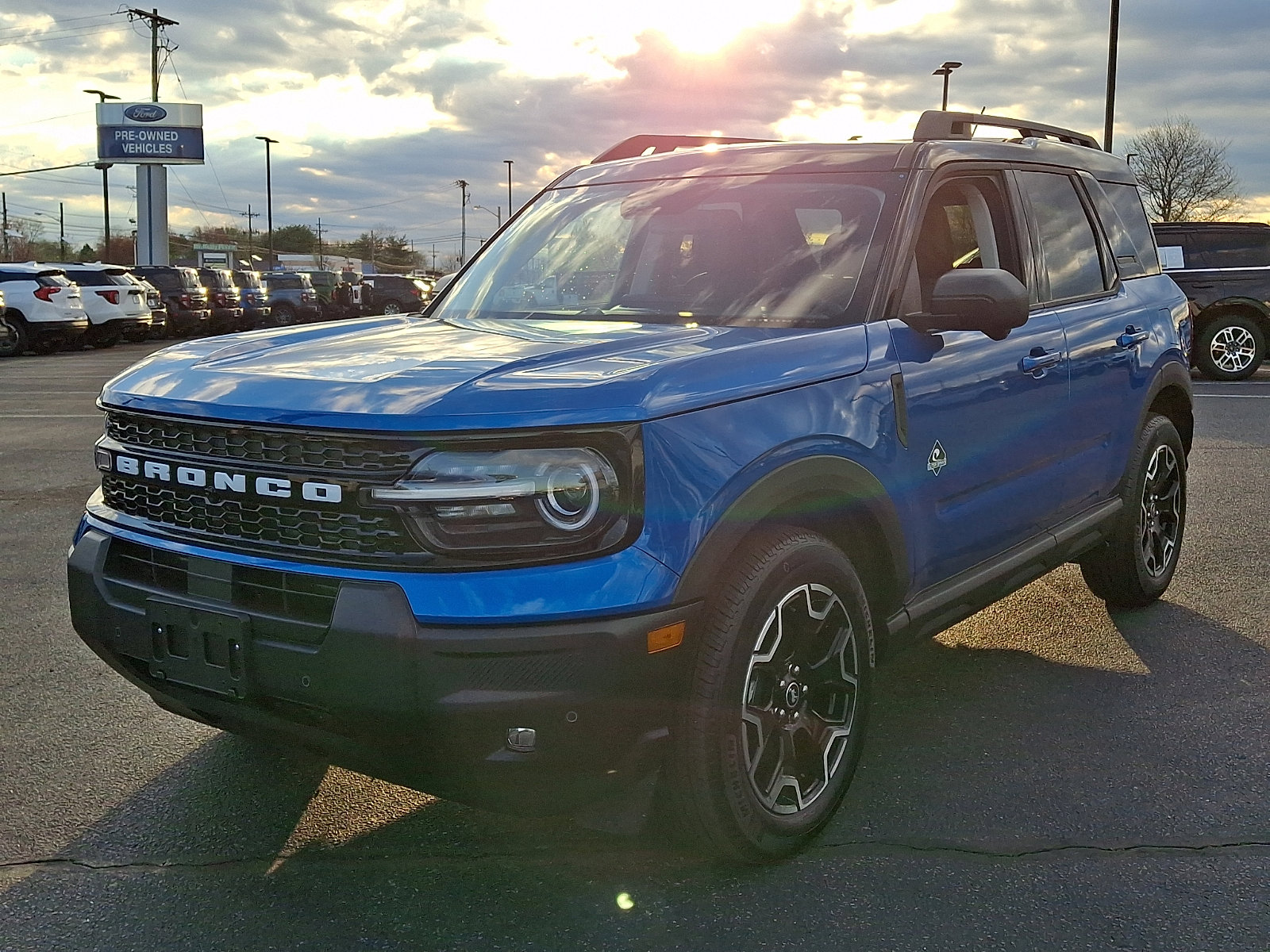Used 2025 Ford Bronco Sport Outer Banks w/ Outer Banks Tech Package+ AWD/4WD image 3