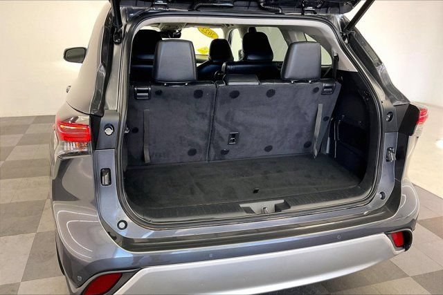 Used 2022 Toyota Highlander Platinum FWD image 28