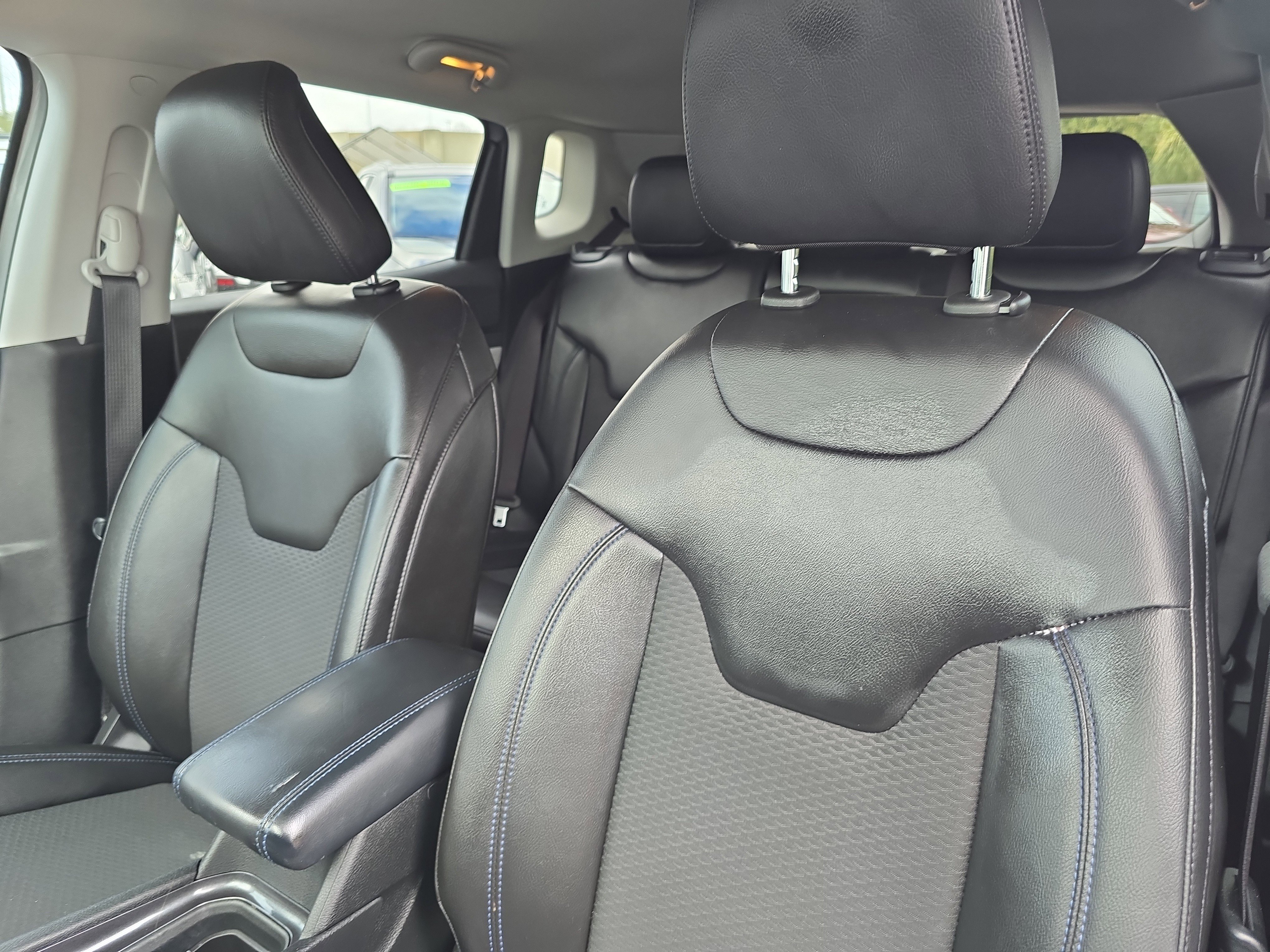 Used 2022 Jeep Compass Latitude image 21