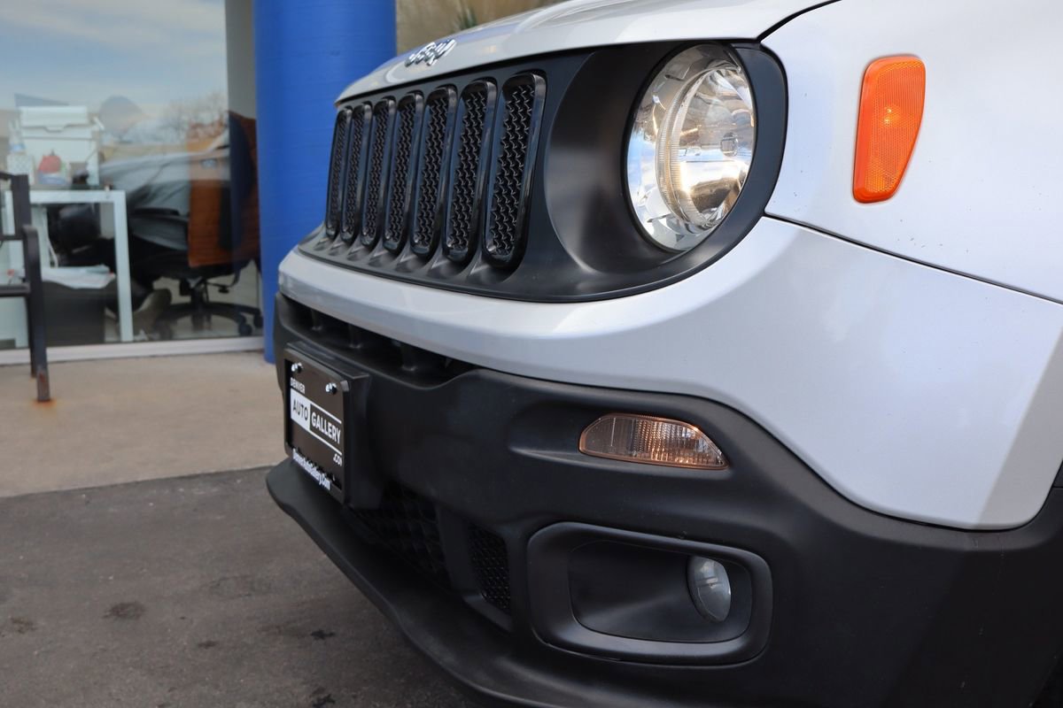 Used 2018 Jeep Renegade Latitude w/ Cold Weather Group AWD/4WD image 27