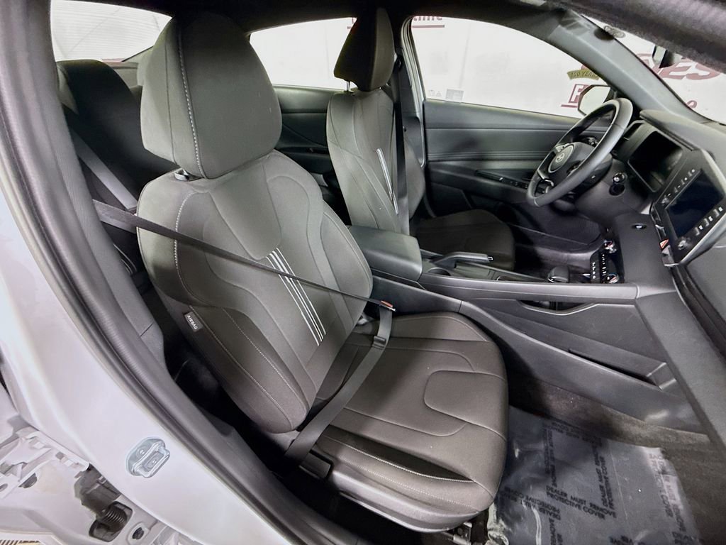 Certified 2025 Hyundai Elantra Sport FWD image 28