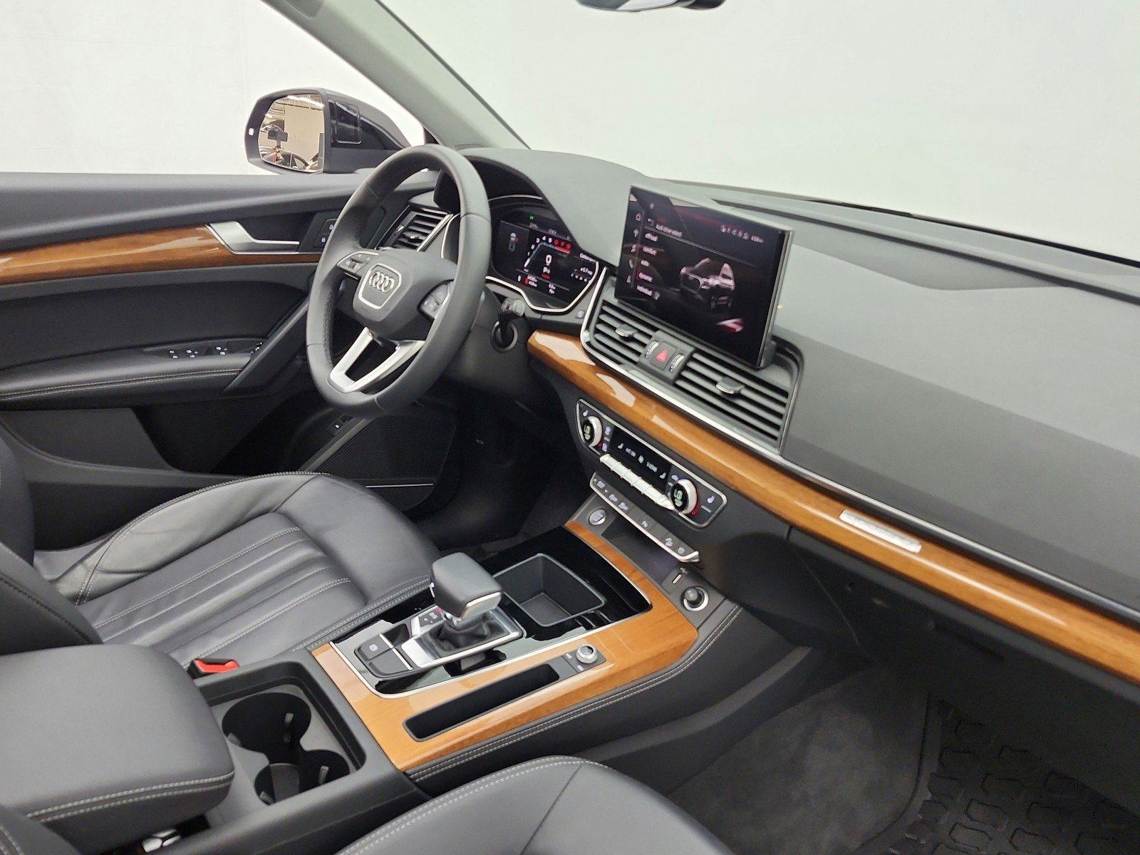 Used 2023 Audi Q5 2.0T Premium Plus w/ Premium Plus Package AWD/4WD image 19