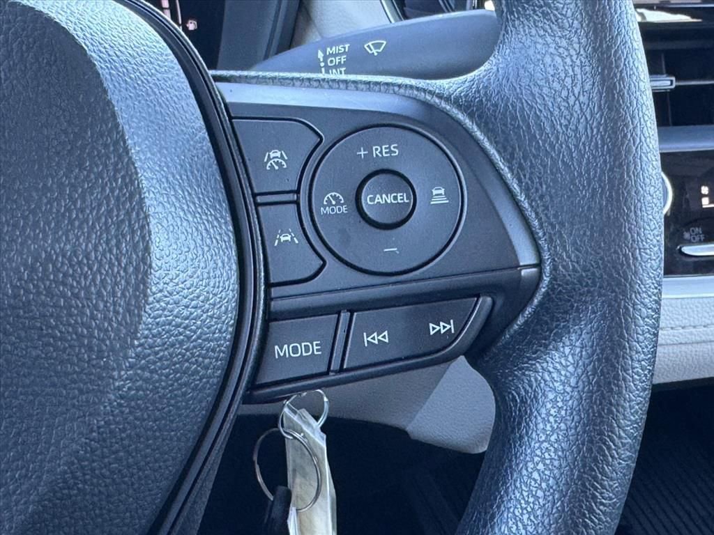 Used 2026 Toyota Corolla Cross L image 16