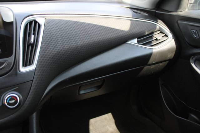 Used 2016 Chevrolet Malibu LT FWD image 16