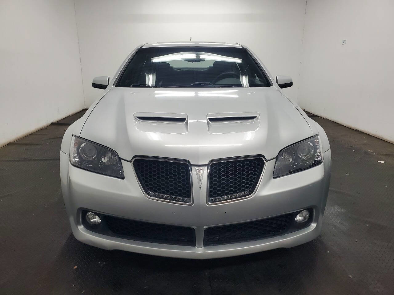 Used 2009 Pontiac G8 w/ Premium Package image 2