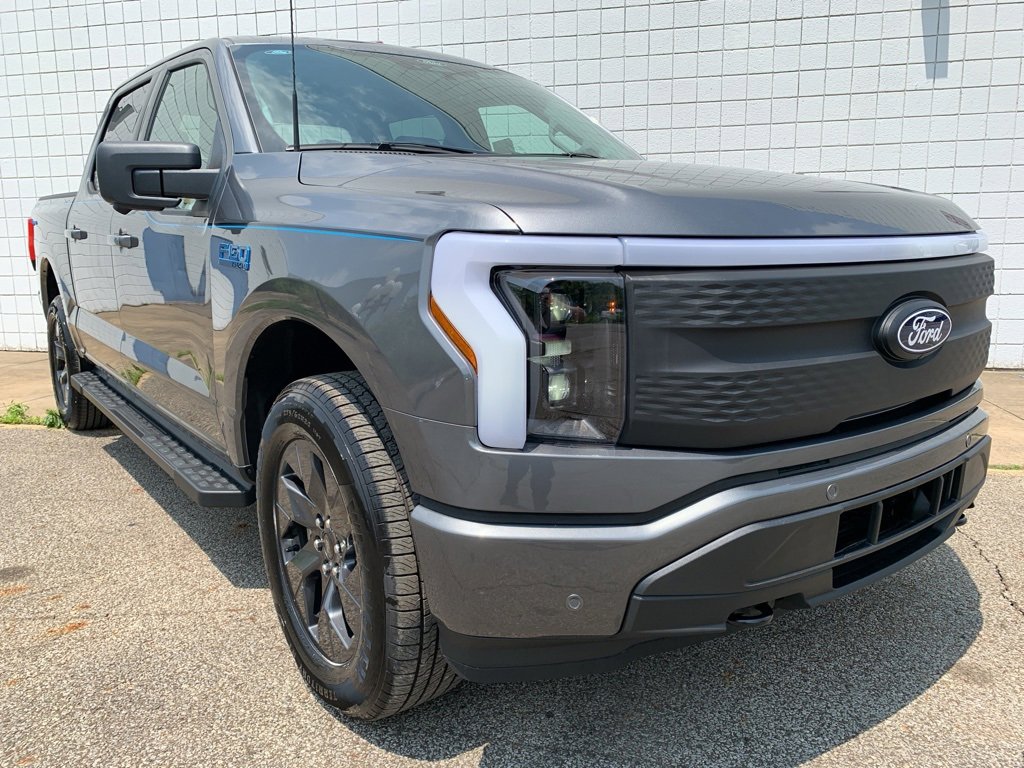 New 2025 Ford F150 Lightning Flash image 8