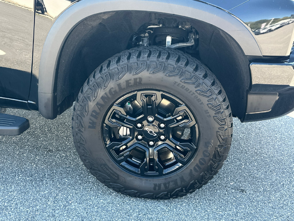 Used 2025 Chevrolet Silverado 1500 ZR2 AWD/4WD image 12