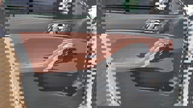 Used 2025 BMW X6 xDrive40i w/ Climate Comfort Package image 23