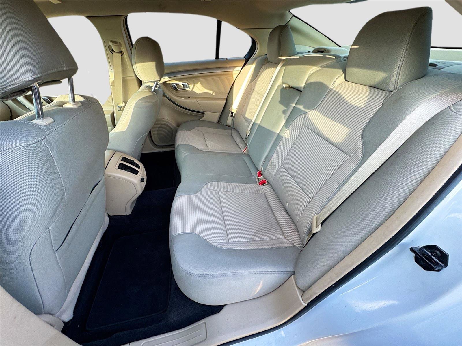 Used 2017 Ford Taurus SEL FWD image 12